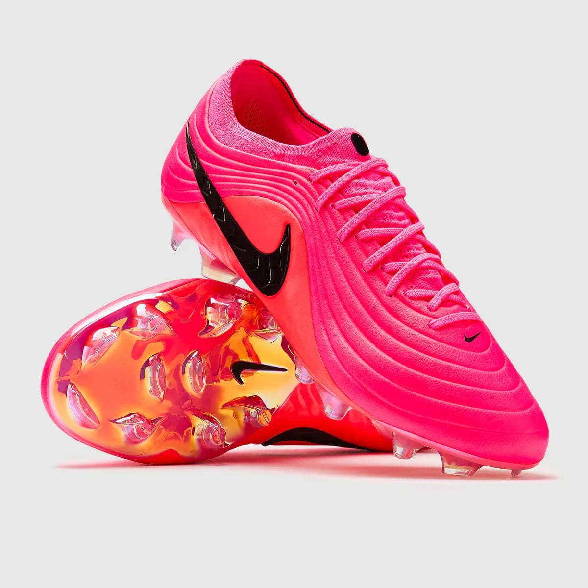 Nike Tiempo Maestro Elite rosa de cuero con swoosh negro